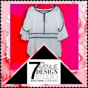 🏷BOGO🆓• NEW YORK & COMPANY Top / M